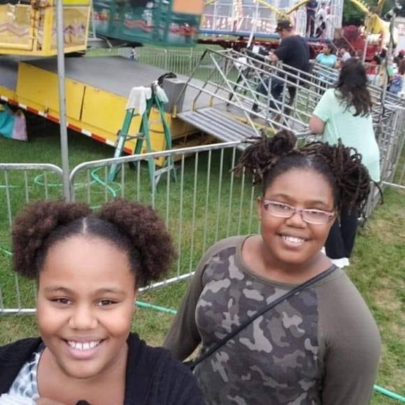 Meet your Posher, Cecile - Picture 1 of 1